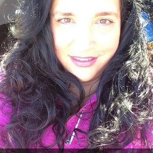 Meet your Posher, Rhonica